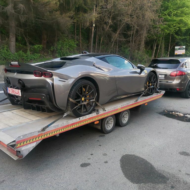 Transport autoturism epoca pe platforma